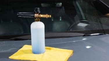 soap container in hose Attachment For Washing Cars